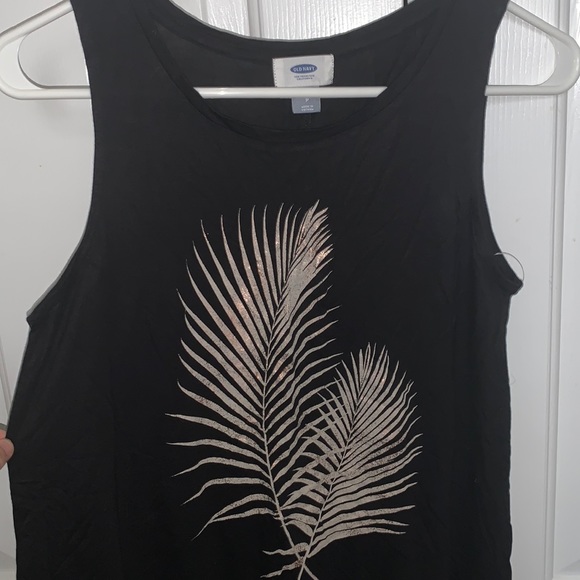 *NWT* Old Navy graphic tank top - Picture 2 of 4